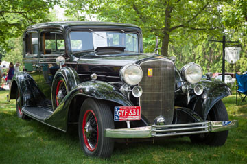 1933
              Cadillac Front Quarter